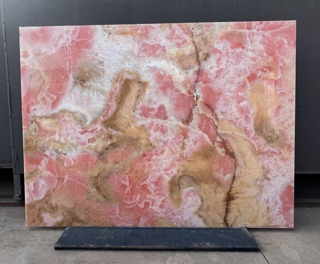 Onyx Pink doğal taş plaka