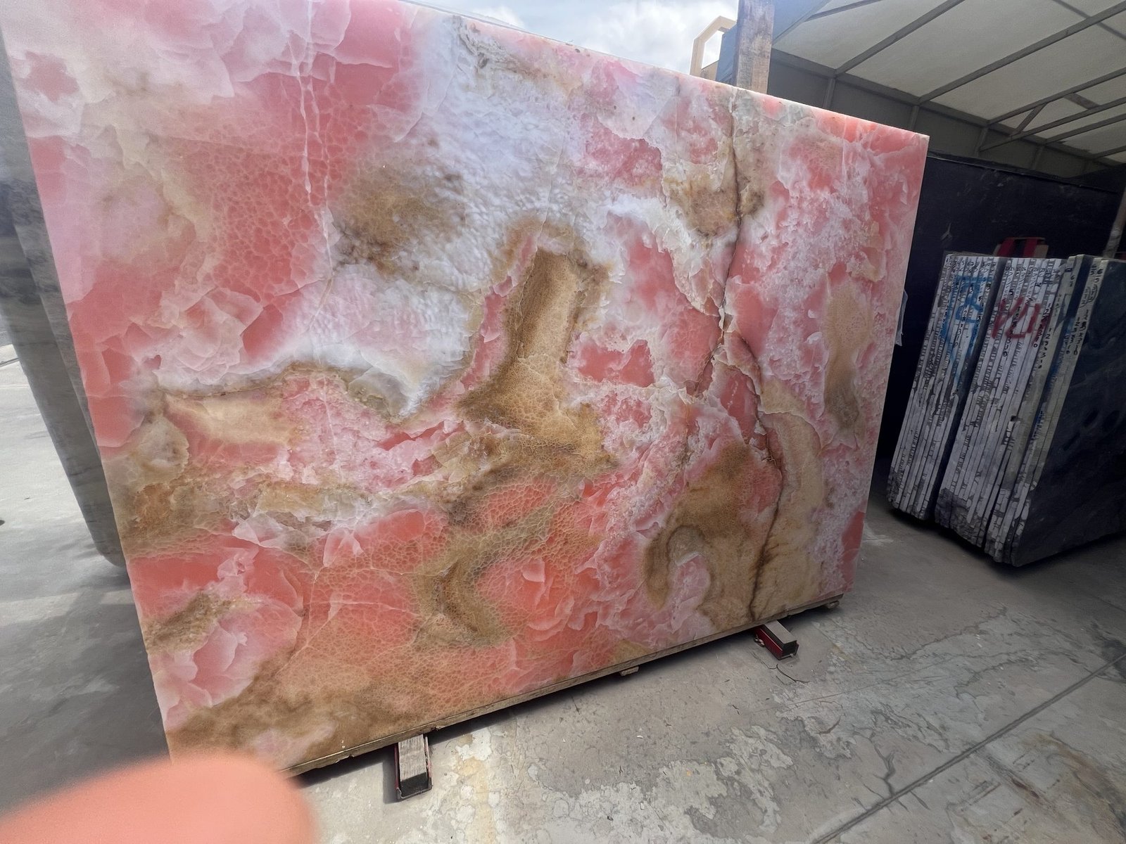 Onyx Pink doğal taş plaka