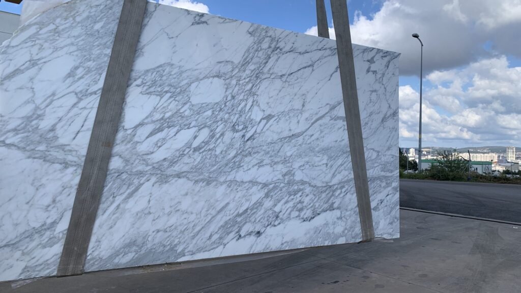 Calacatta Cremo doğal taş plaka